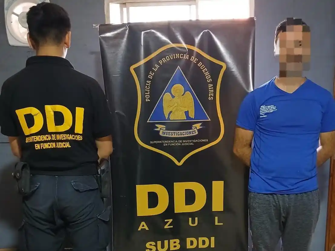 El detenido, oriundo de Tandil, actualmente permanece alojado a disposición de la Justicia, mientras continúa el avance de la causa judicial.