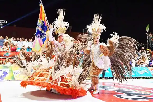 Las comparsas y sus integrantes agradecieron al  Intendente su apoyo y compromiso con el carnaval