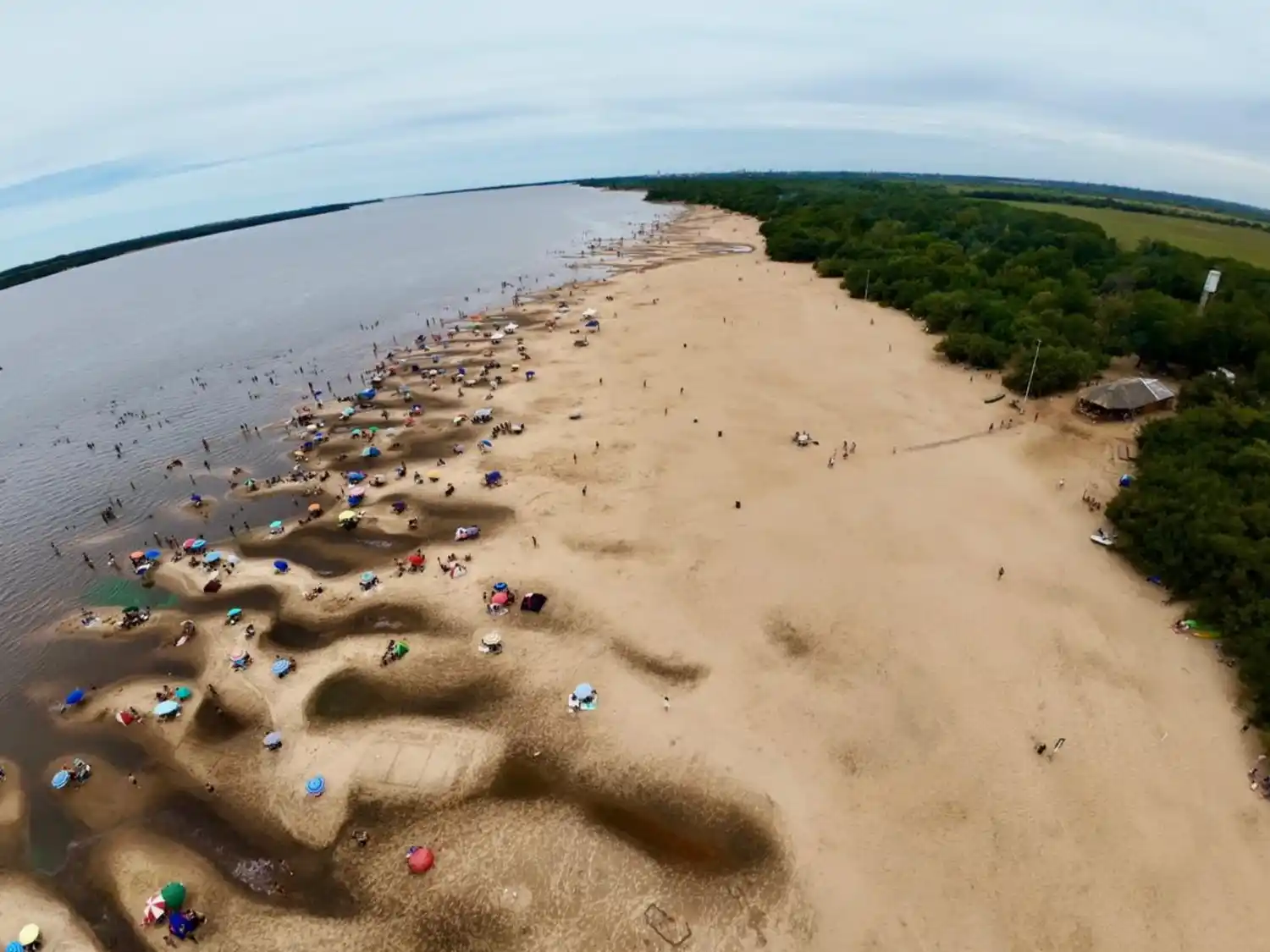 El impacto turístico del verano 2026 superó los 300 mil millones de pesos en Entre Ríos