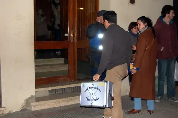 Asesinan a un hombre de varias puñaladas en un edificio céntrico de Gualeguaychú