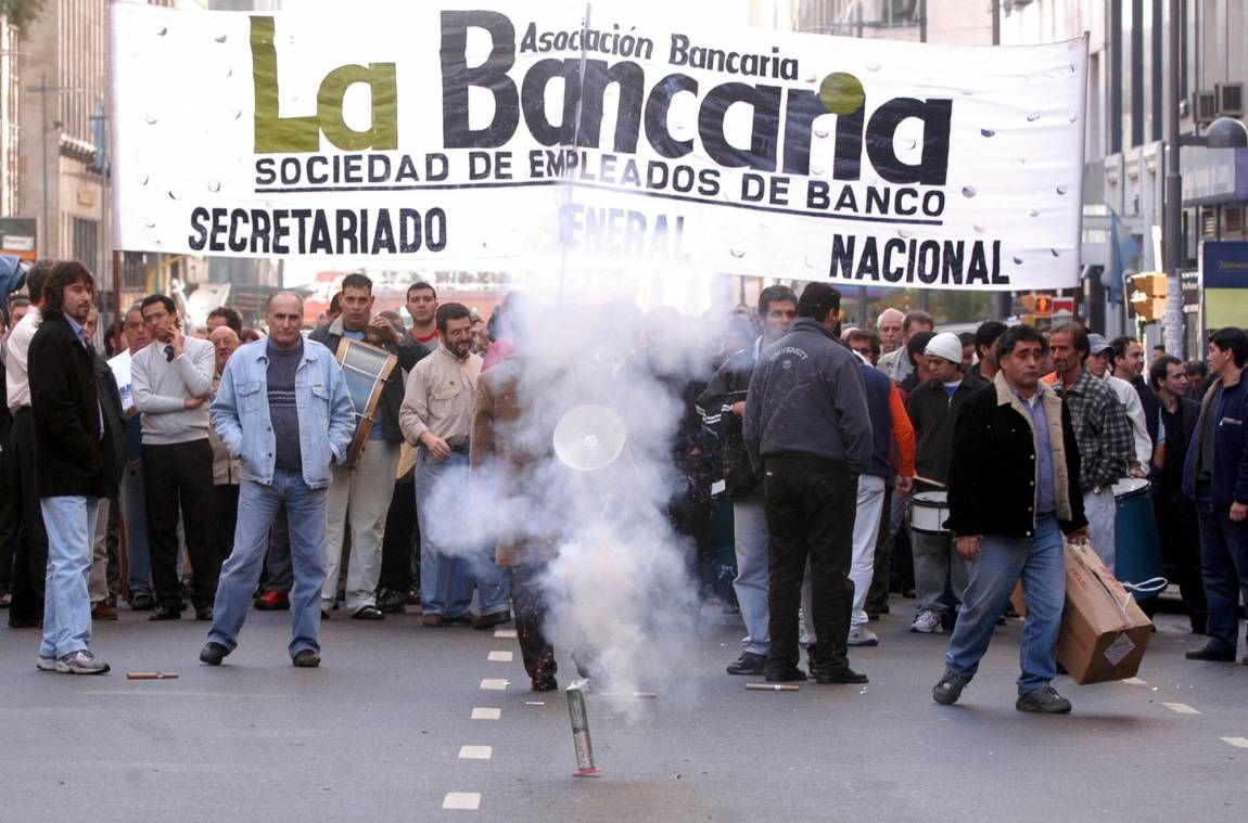 Bancarios levantaron el paro de 72 horas tras llegar a un acuerdo