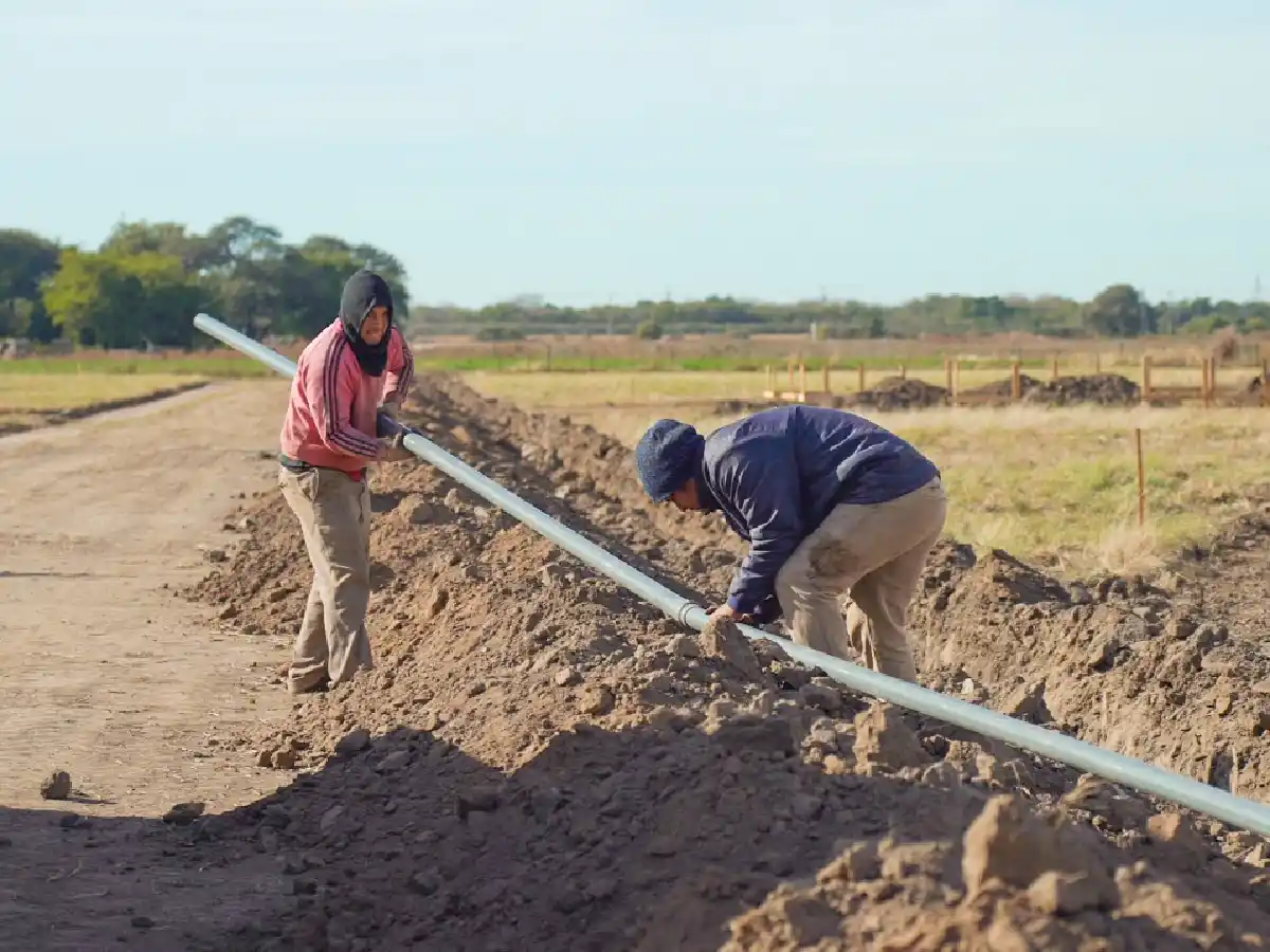 Arroyito agiliza obras en el loteo donde construirán 80 viviendas municipales   