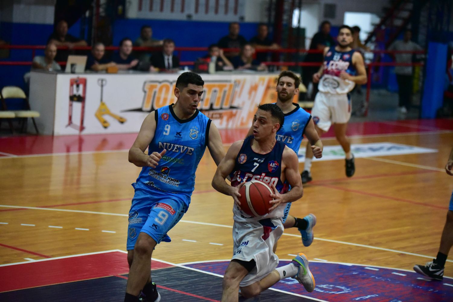 Tomás Silveira, uno de los jugadores indiscutidos del quinteto de la "Flor Nacional".