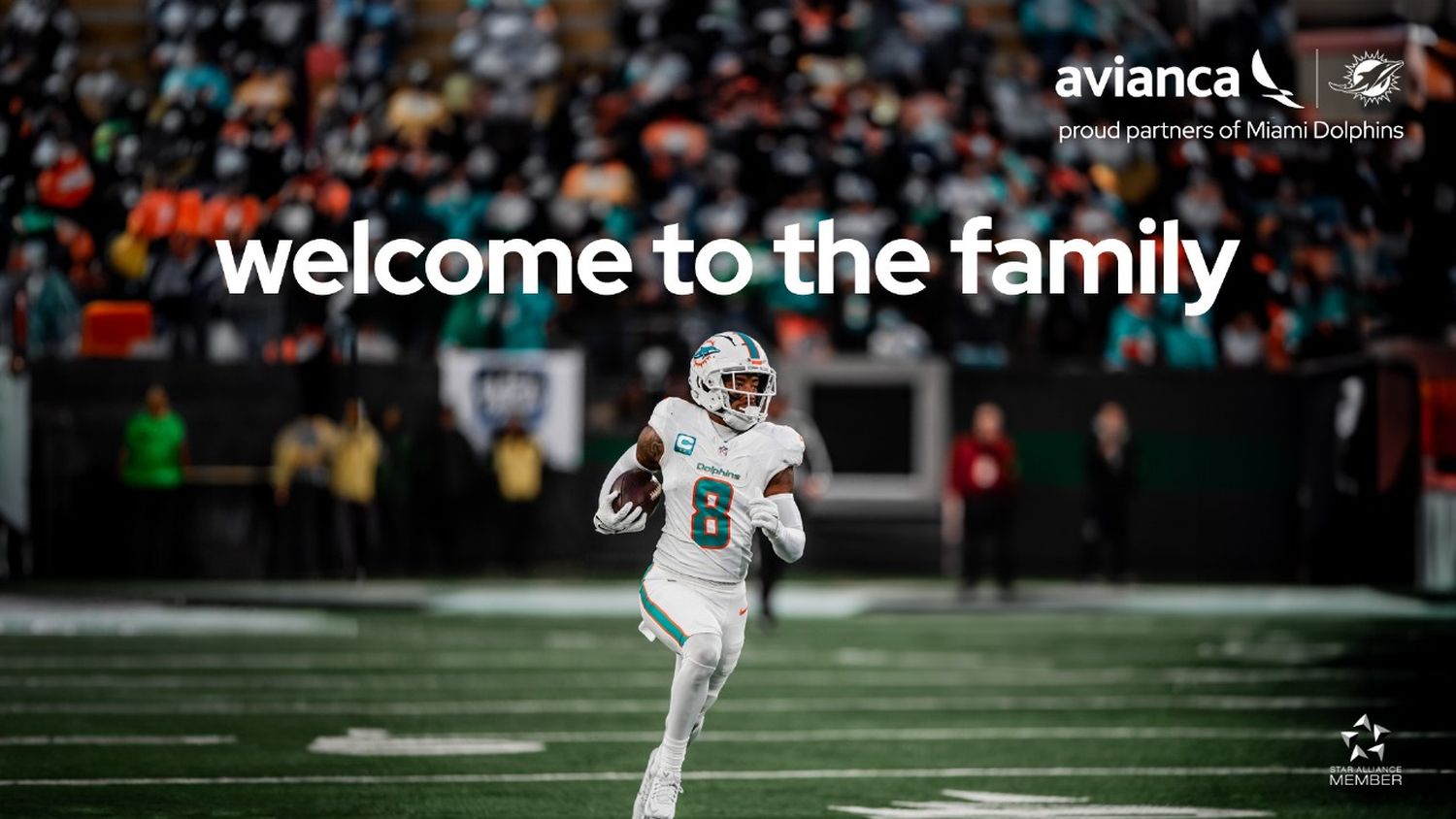 Avianca se asocia con Jevon Holland, estrella de los Miami Dolphins