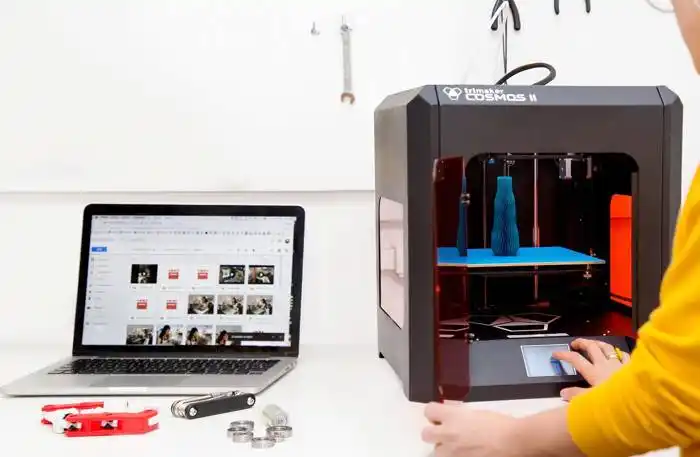 Charla gratuita �SEmprender con Impresión 3D: posibilidades  de negocios y aplicaciones⬝