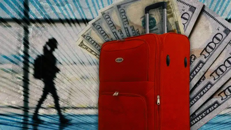 Crecen las irregularidades con el "dólar turista": Bancos y empresas cobran 2 veces el impuesto país por un mismo producto