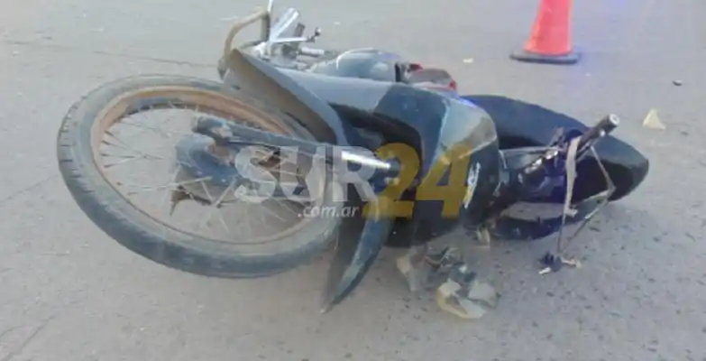 Fuerte choque entre auto y moto en las calles venadenses