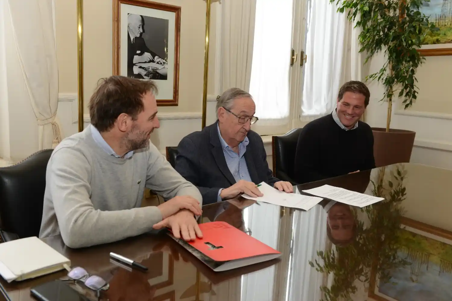 "Creería que este puesto es un poco más complejo, pero estoy contento de poder asumir este nuevo desafío", expresó Roberto Garijo tras asumir como subsecretario.