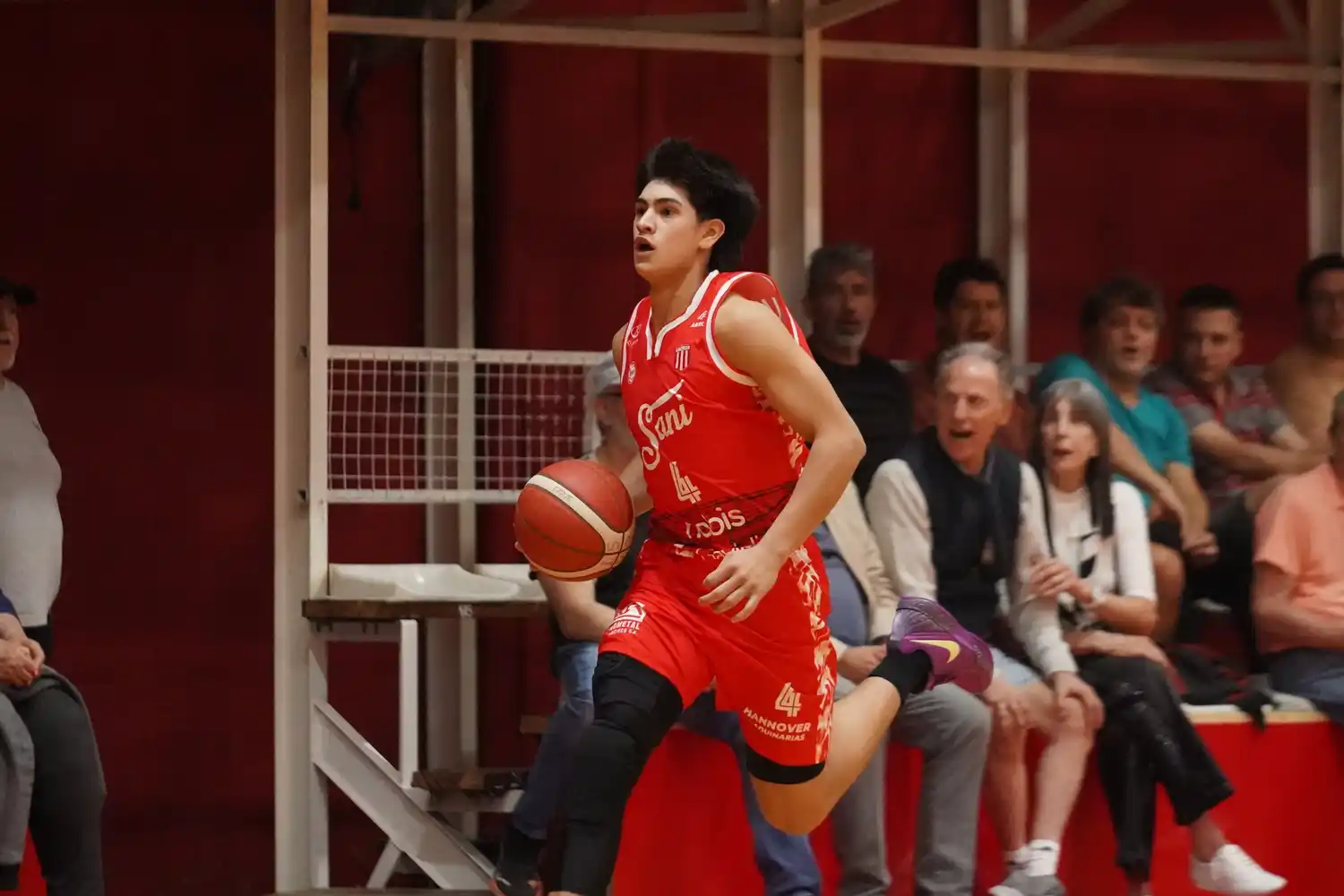 Maximiliano Lizarraga ya sumó minutos importantes con la camiseta de San Isidro.