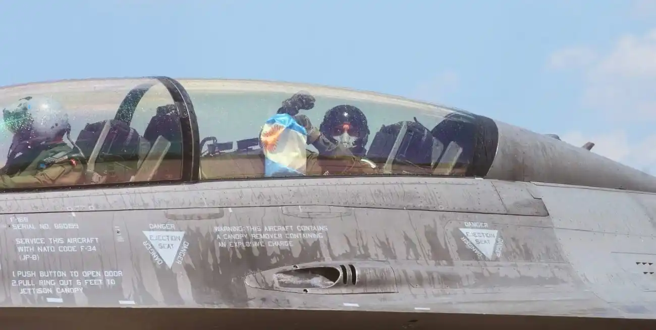 Llegaron los primeros seis aviones F-16 y Javier Milei los presentará este sábado en Córdoba
