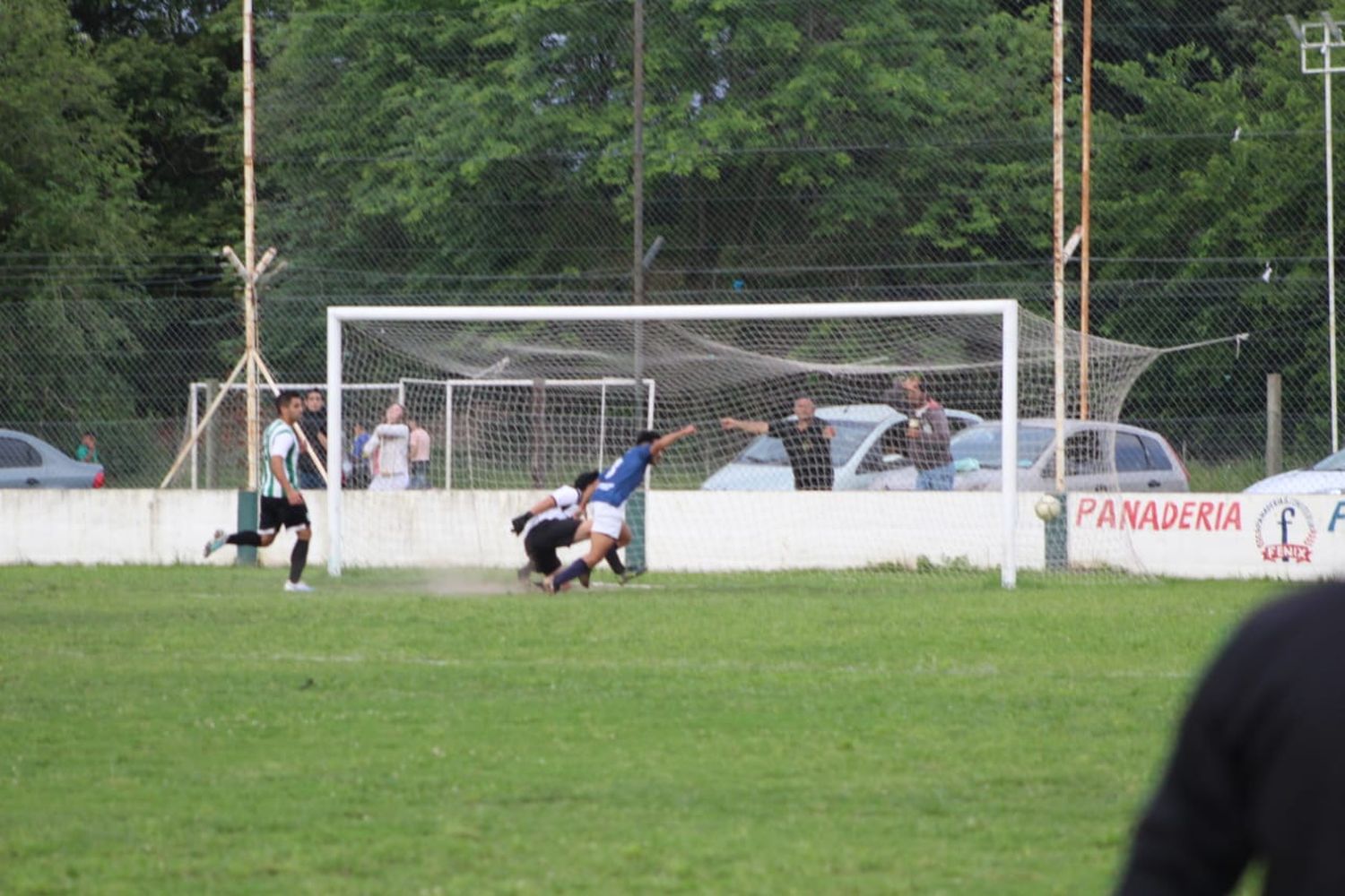 Acá comienza otra historia para el Oficial de Fútbol. El gol de Alan Alfonso le da la gran chance a Libertad de quedarse con el título de campeón si le gana a Sportiva en la próxima fecha. Gualeguay Central, eterno rival de La Banda, en esta oportunidad le dió una gran mano a los dirigidos por Silvio Perchivale.