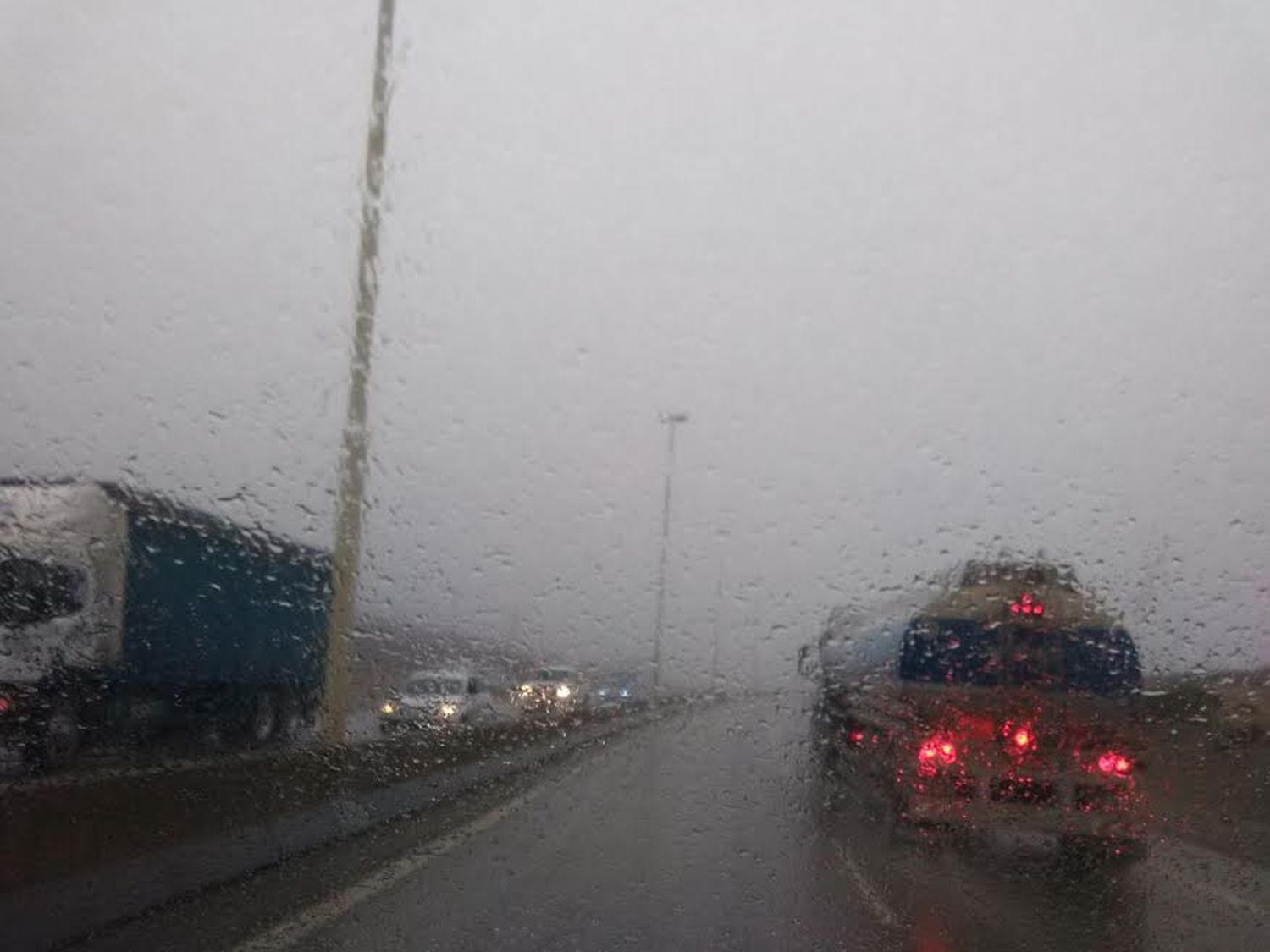 Recomiendan transitar con cuidado en rutas y caminos por la presencia de lluvias