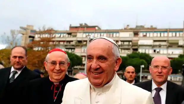 Revista gay escoge a Francisco como el hombre del año