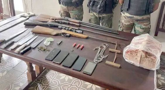 Secuestro. De armamento, municiones, elementos de cortes en un reciente operativo policial