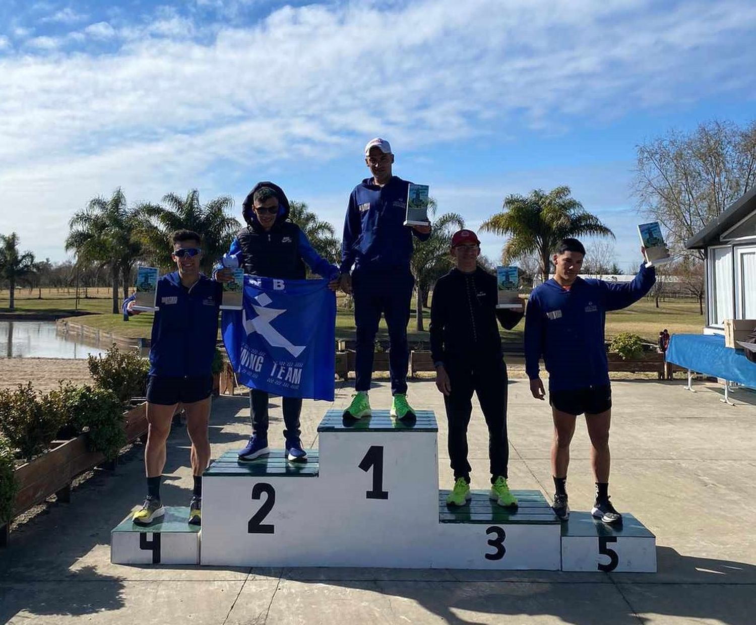 Ernesto Oliva encabeza el podio de la prueba estelar del evento en Santa Anita.