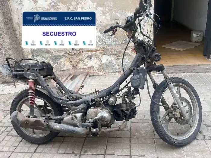 La moto, conducida por un joven de 14 años, había sido robada poco antes del accidente.