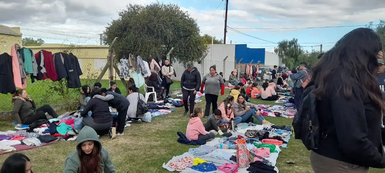 Unas 3.000 personas concurren cada sábado a la Feria de la Estación