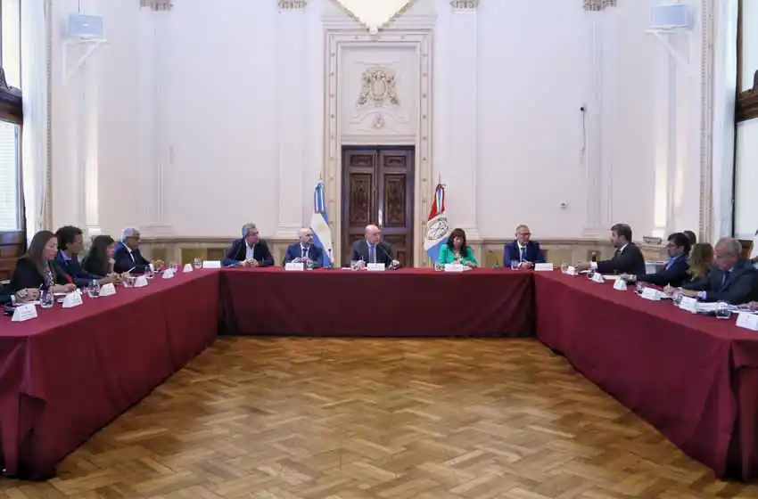 Perotti se reunió con jueces federales y provinciales y fiscales