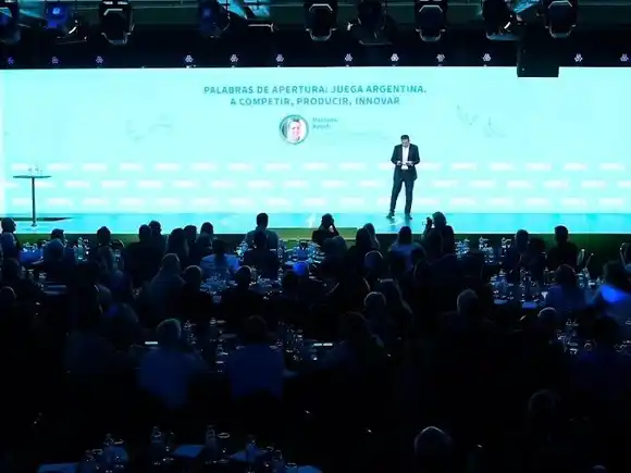 Alfredo Cornejo en el Coloquio de IDEA: "La economía y Argentina necesitan que el gobierno tenga un espaldarazo"