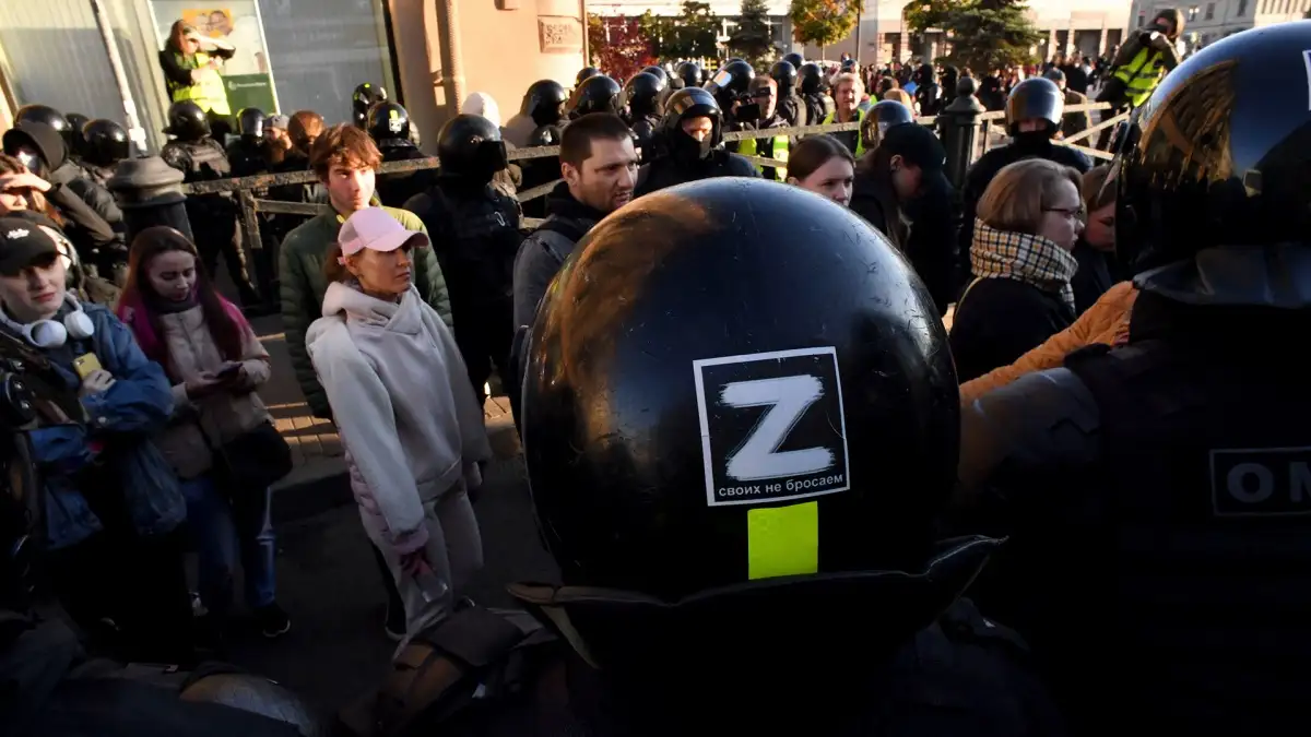 La convocatoria de reservistas provocó un éxodo de hombres y algunas protestas en Rusia.