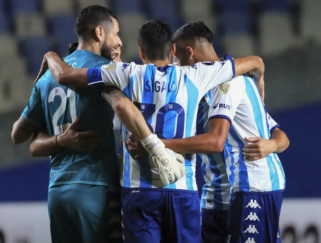 Racing va a La Plata, para estirar su momento positivo