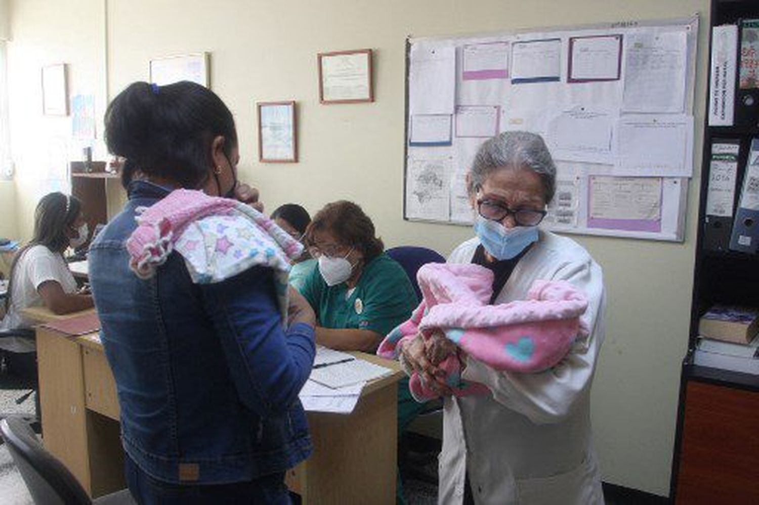 ¡ENTRE EL ESTIGMA Y LA ESPERANZA! Así es la vida de una embarazada con VIH en Venezuela