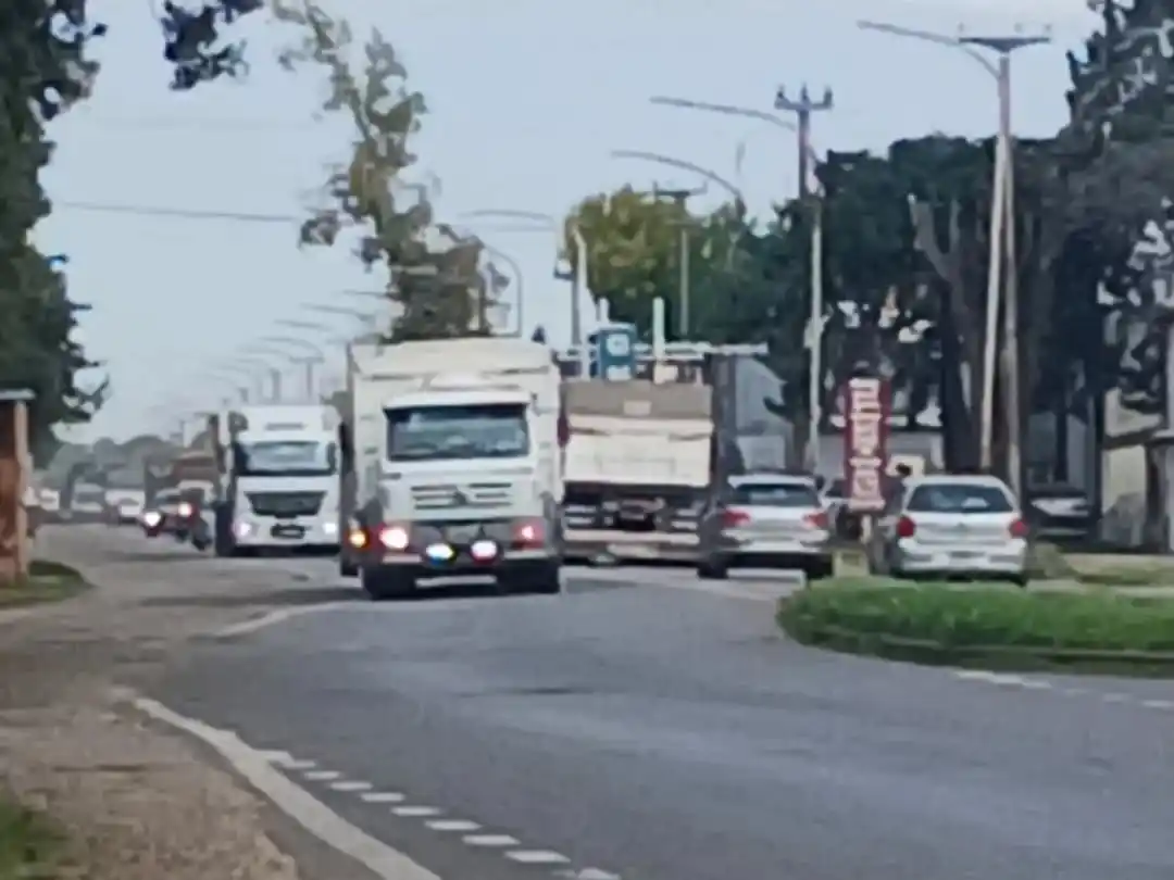 Según la ONG, por la zona urbana de Casilda circulan un promedio de 75 vehículos pesados cada diez minutos. Foto: Construir Hacer.