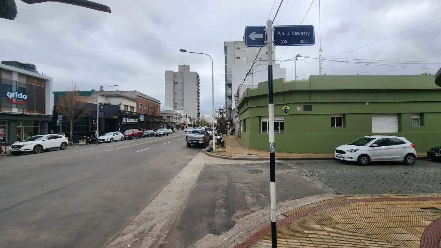 La zona comprendida por avenida España y las calles 9 de Julio, Garibaldi y Alem concentra locales de actividad nocturna y viviendas particulares.