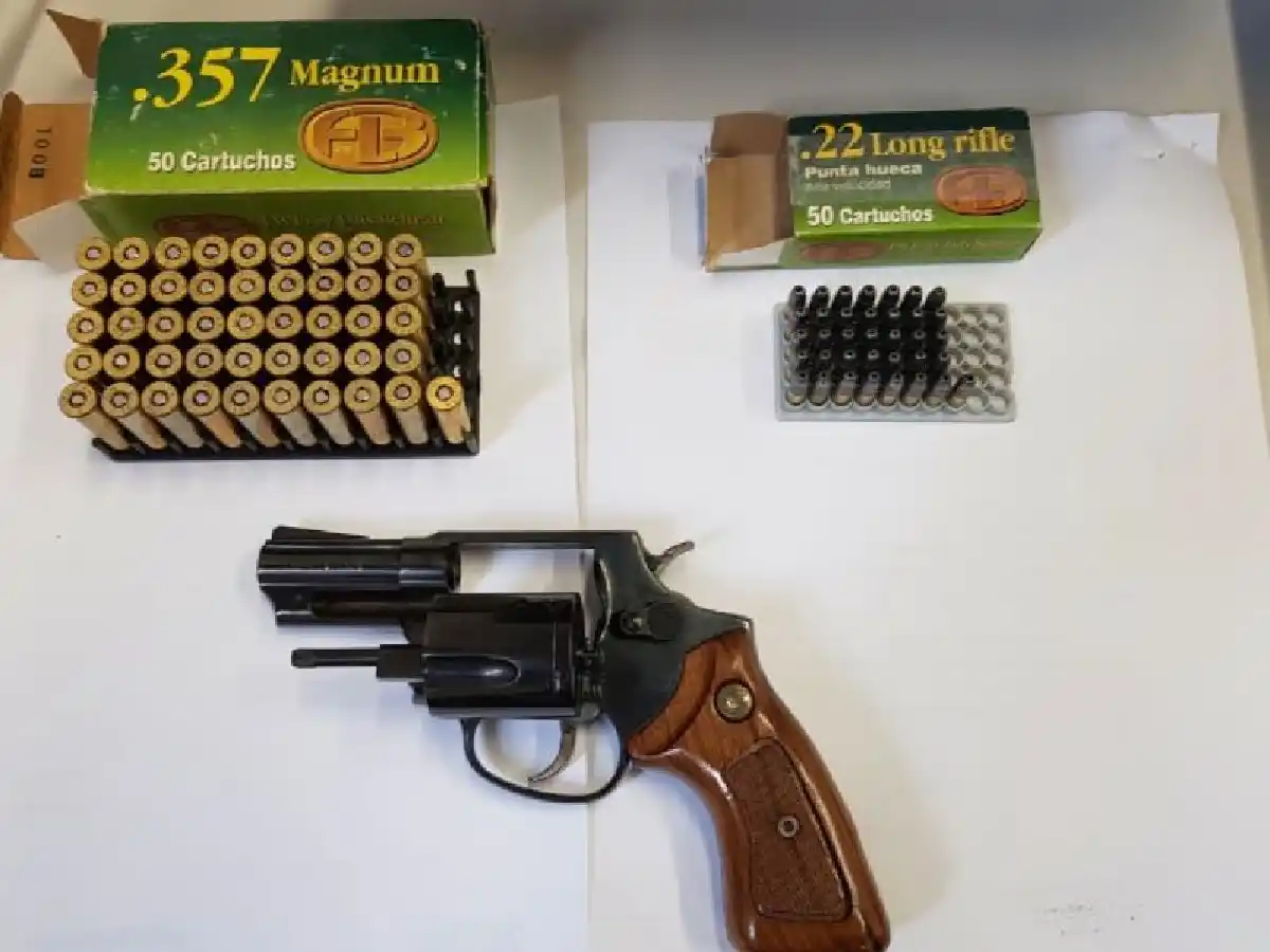 Policía secuestró armas y una granada