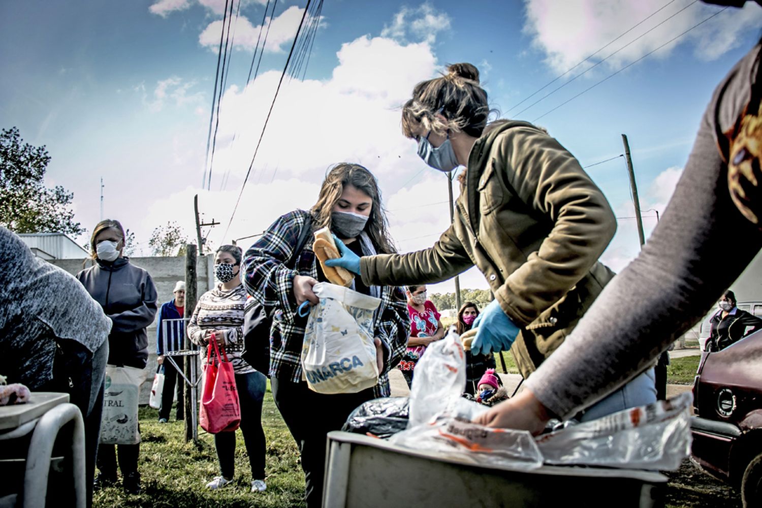 El Movimiento Evita entregó más de  800 viandas en seis barrios de Tandil