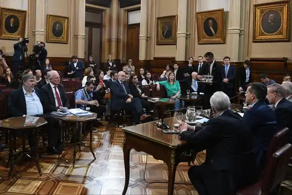 Senadores exigen explicaciones a Mondino por el uso del término “Falklands” en referencia a las Malvinas