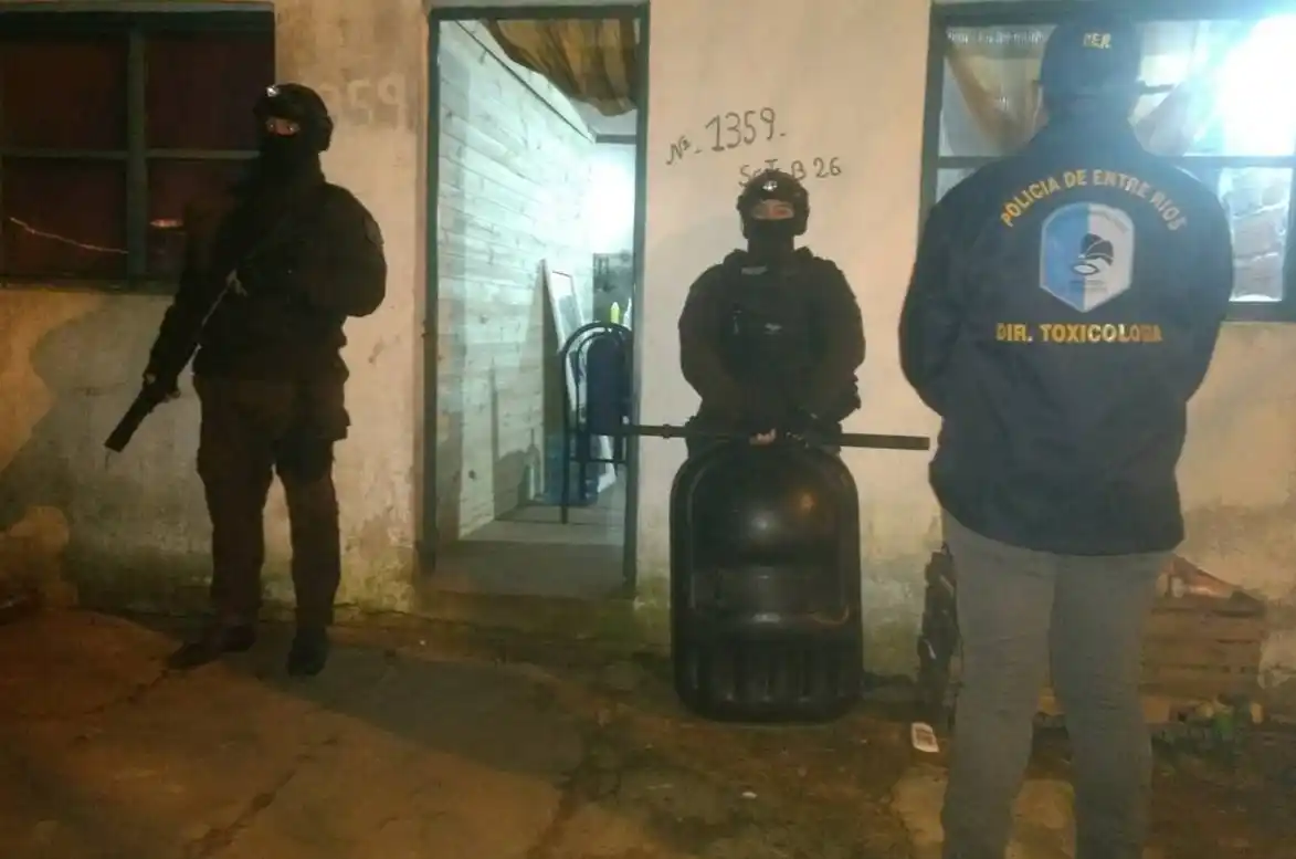 Tenían un kiosko de droga frente a una escuela: la Policía allanó y secuestró cocaína y marihuana