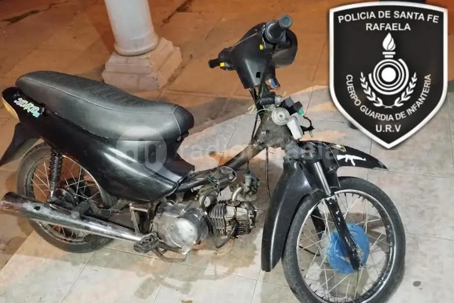 Persecución a toda velocidad: en moto, huyó de la policía por barrio Barranquitas