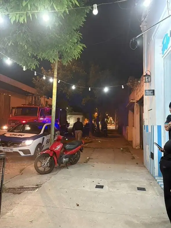 Susto en la madrugada: fuego y abundante humo en una casa de barrio San Martín - 1
