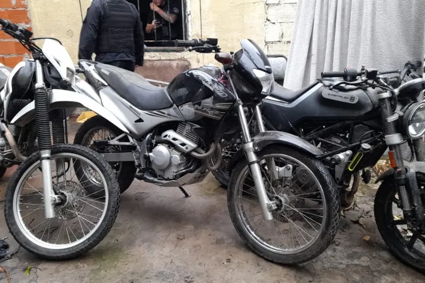Descubrieron una red de tráfico de drogas y robo de motos en zona oeste