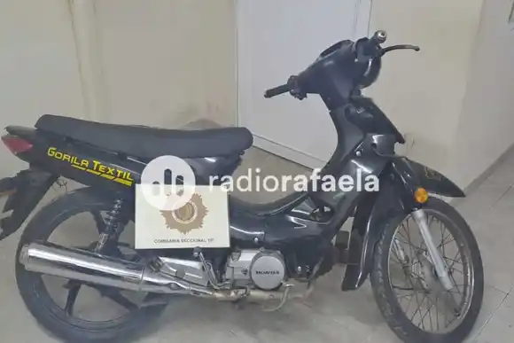 Recuperan moto robada en obra en construcción