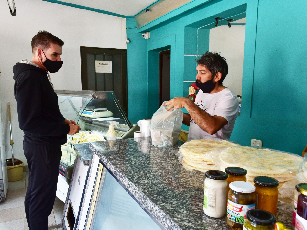  El aumento de la población aislada ya resiente la actividad comercial        