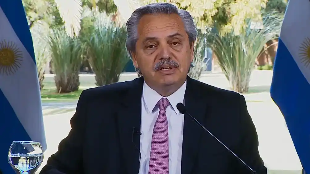 Fernández anunció una apertura escalonada: "Vamos a ir tratando de volver a la vida habitual"