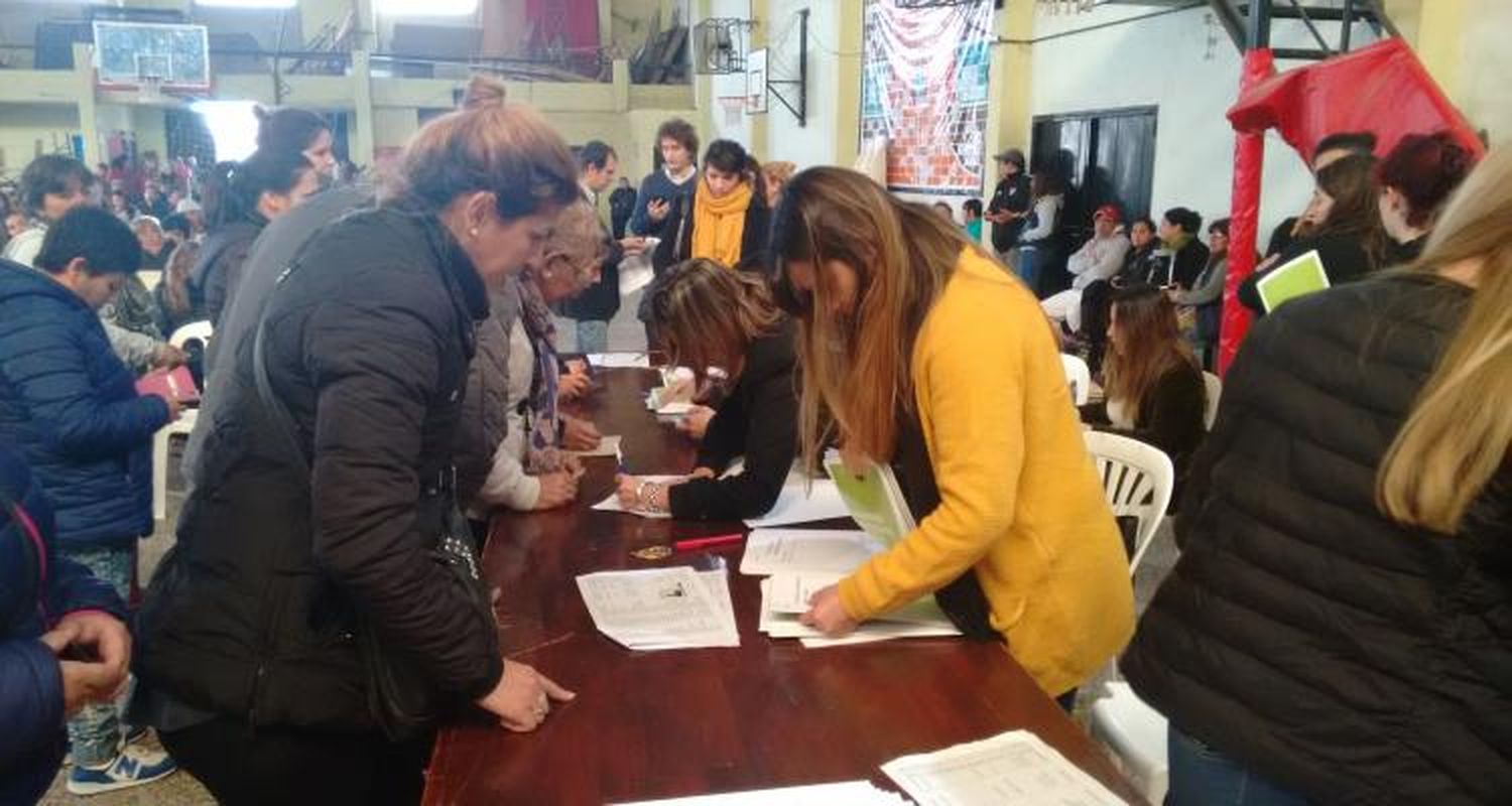 Entregaron boletos de compraventa y escrituraciones de barrios sociales