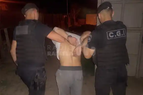 Se metió a una casa a robar en el barrio Mora y la policía lo atrapó infraganti: terminó detenido