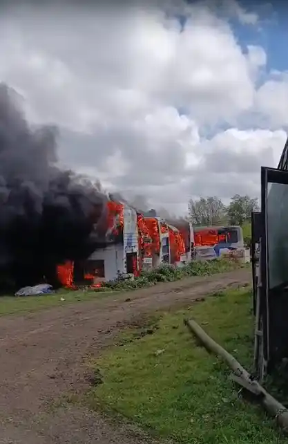 Incendio en el depósito de Río Paraná.