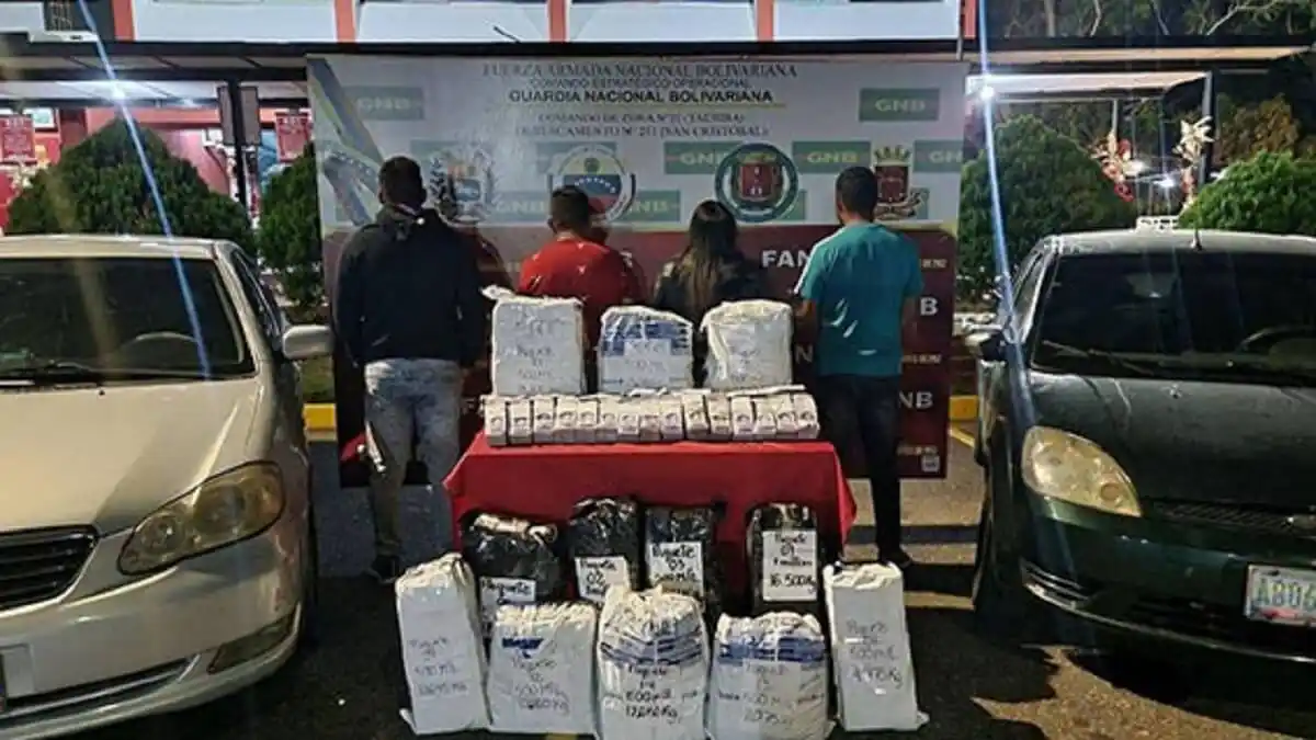 ¡QUÉ BÁRBAROS! Detenidos por llevar más de 180 kilos de bolívares a Colombia
