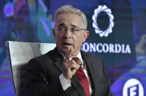 URIBE: «No es algo nuevo presencia de las FARC en Venezuela»