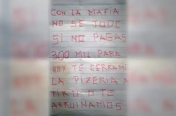 «Si no pagás 300 mil, te cerramos la pizzería a tiros»: amenazaron a una familia de comerciantes que pide protección policial