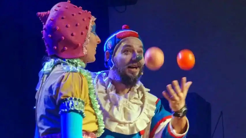 Viatrix, un payaso en la luna. El payaso Faina y la artista Irene de Elía protagonizan esta aventura espacial