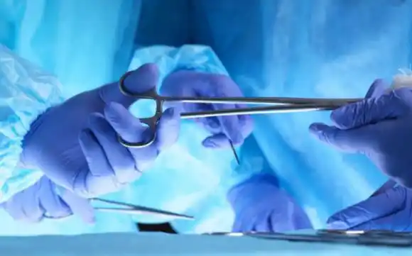 Mujer murió mientras le aumentaban glúteos