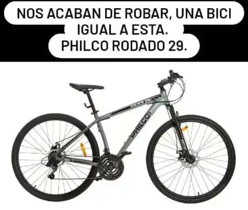 Alejandra busca la bici que le robaron