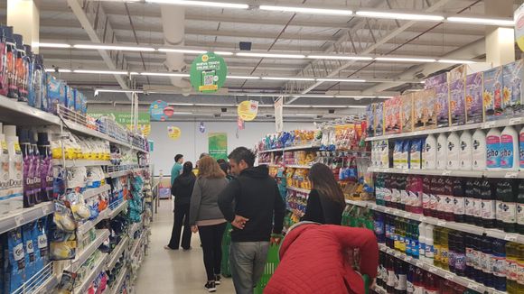 Devolución de 18.800 pesos: en qué comercios hay descuento y cuándo acreditan el IVA al cliente