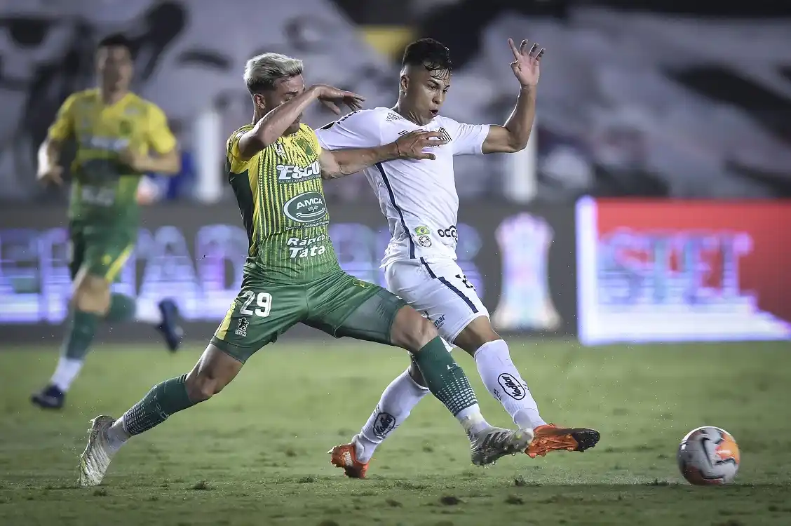 Defensa y Justicia dejó pasar una buena chance y se clasificó Delfín