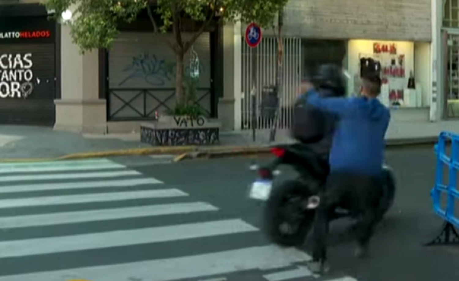 Motochorros le robaron a un camarógrafo de TN en plena cobertura en barrio porteño de Palermo